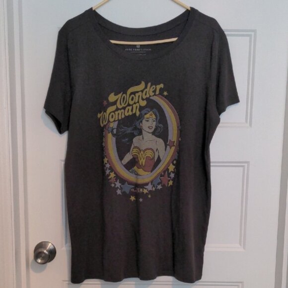 Junk Food Clothing x Torrid RARE Wonder Woman Retro Graphic Tee - Size 2X - Picture 1 of 6